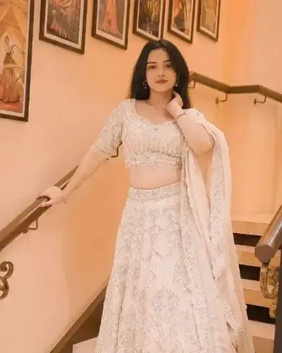 Escort Mahasi
